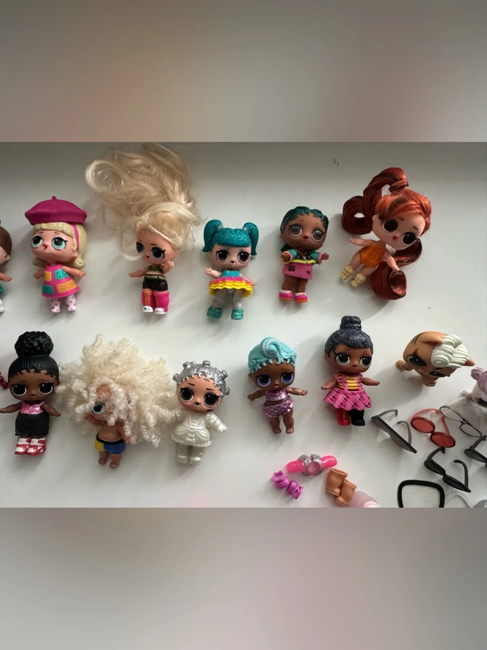 L.O.L. Surprise! 28+ Assorted Dolls, Pets, Babies and Accessories.